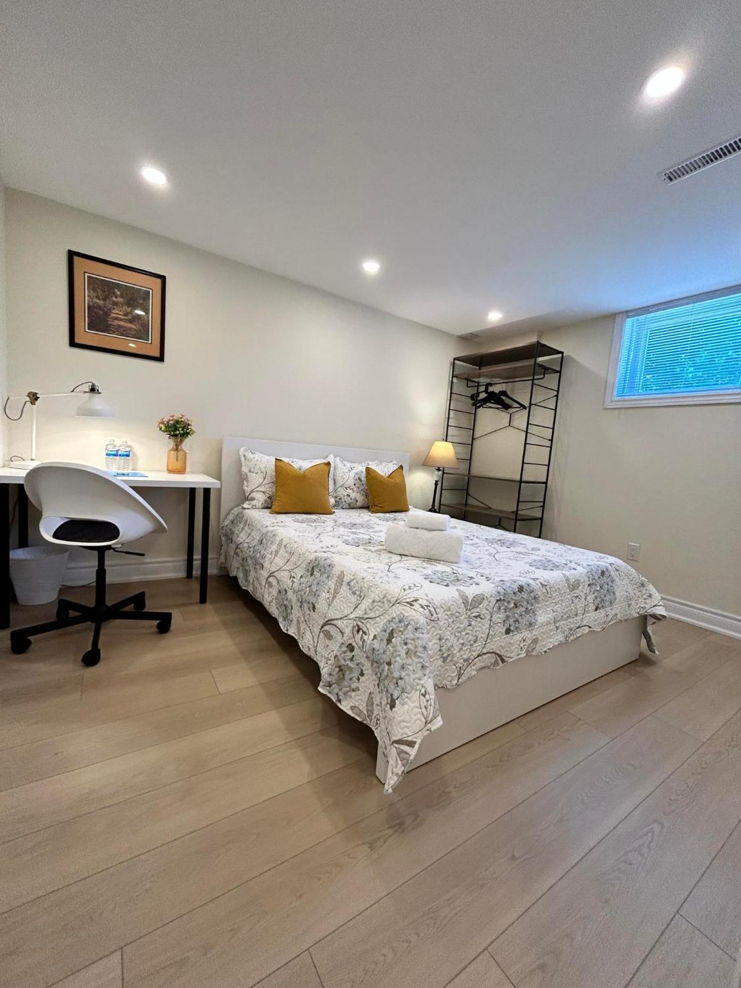 Brand New Lower Home With Exclusive Bathroom Toronto Eksteriør billede