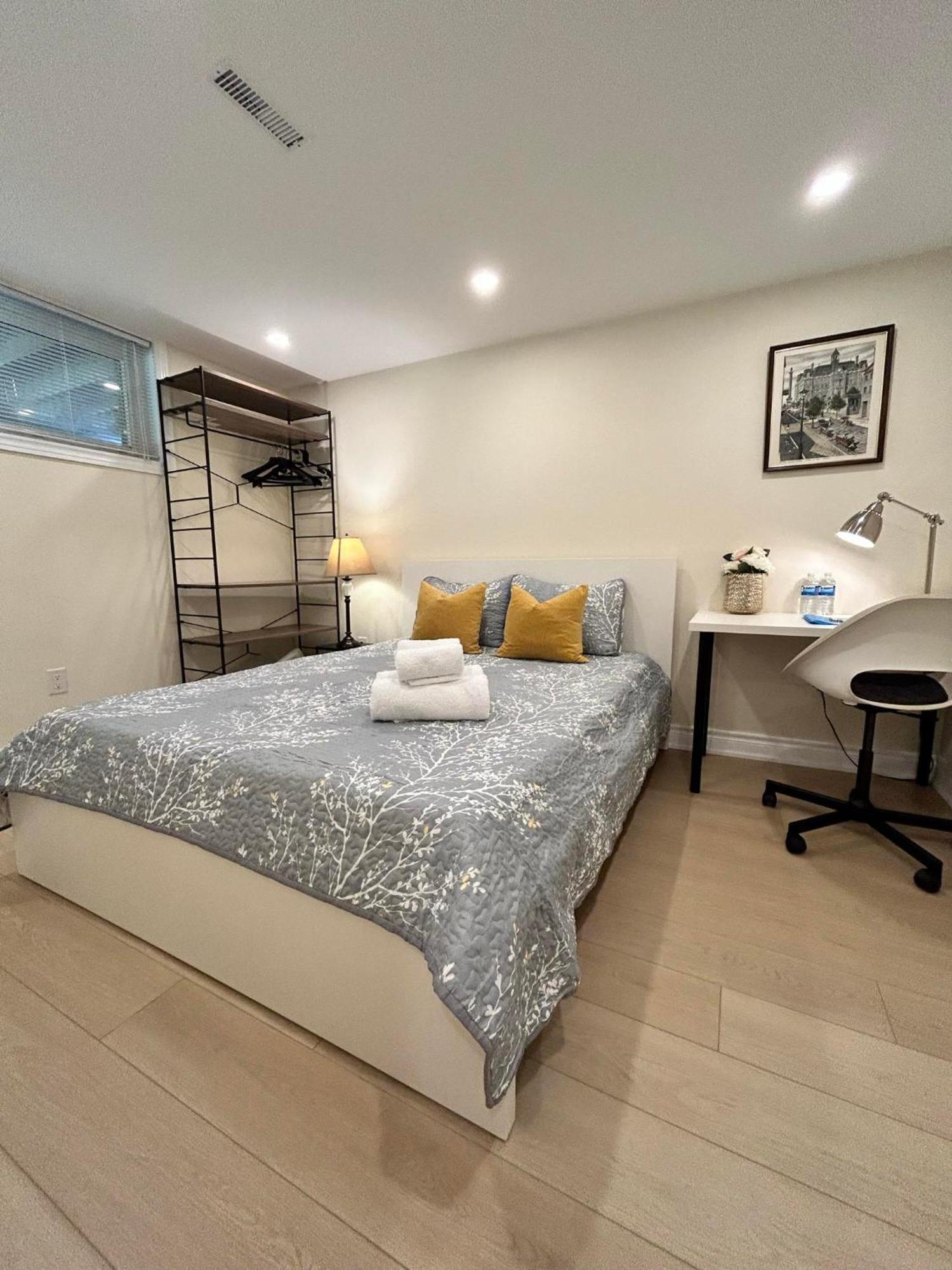 Brand New Lower Home With Exclusive Bathroom Toronto Eksteriør billede