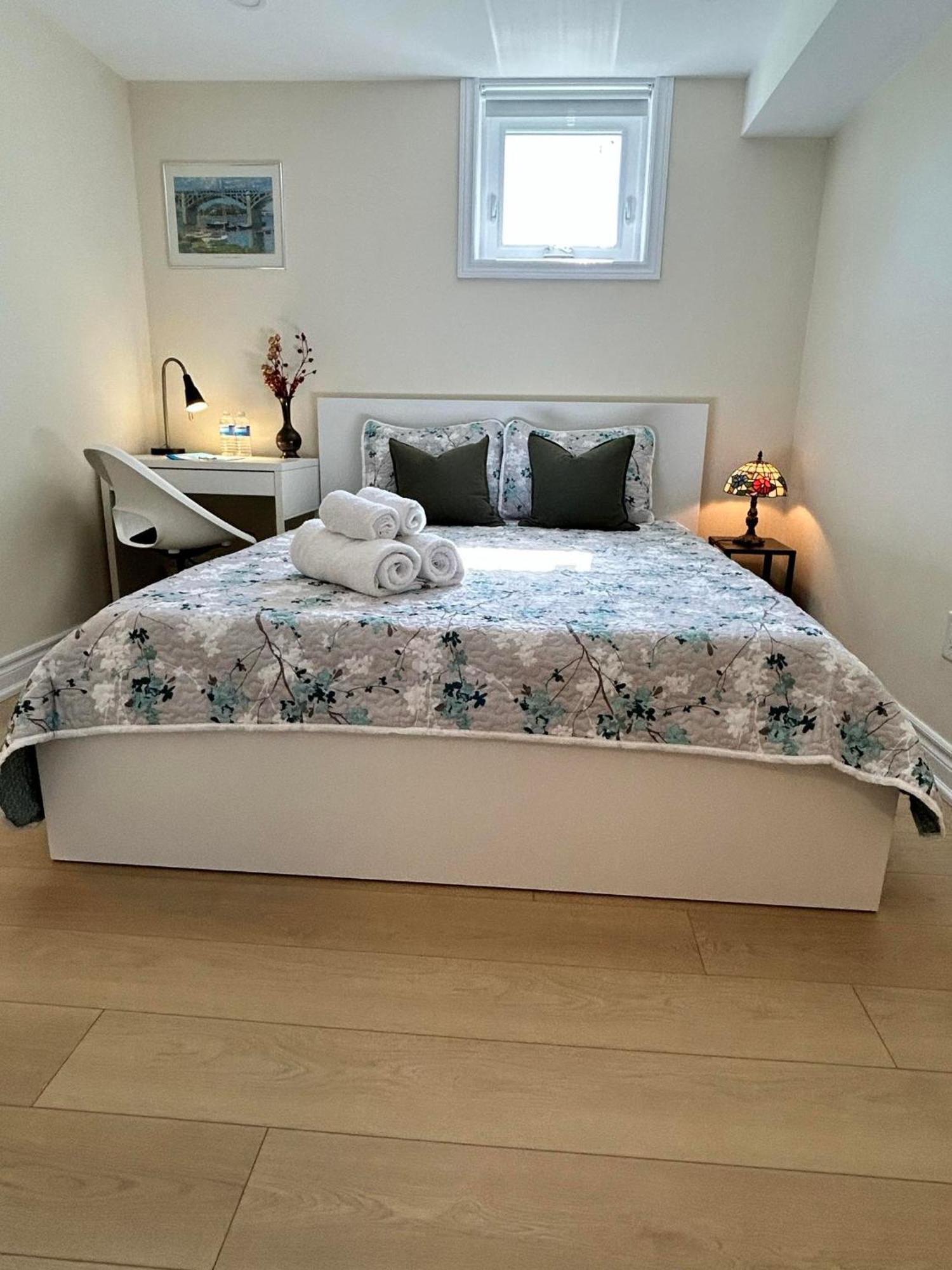 Brand New Lower Home With Exclusive Bathroom Toronto Eksteriør billede